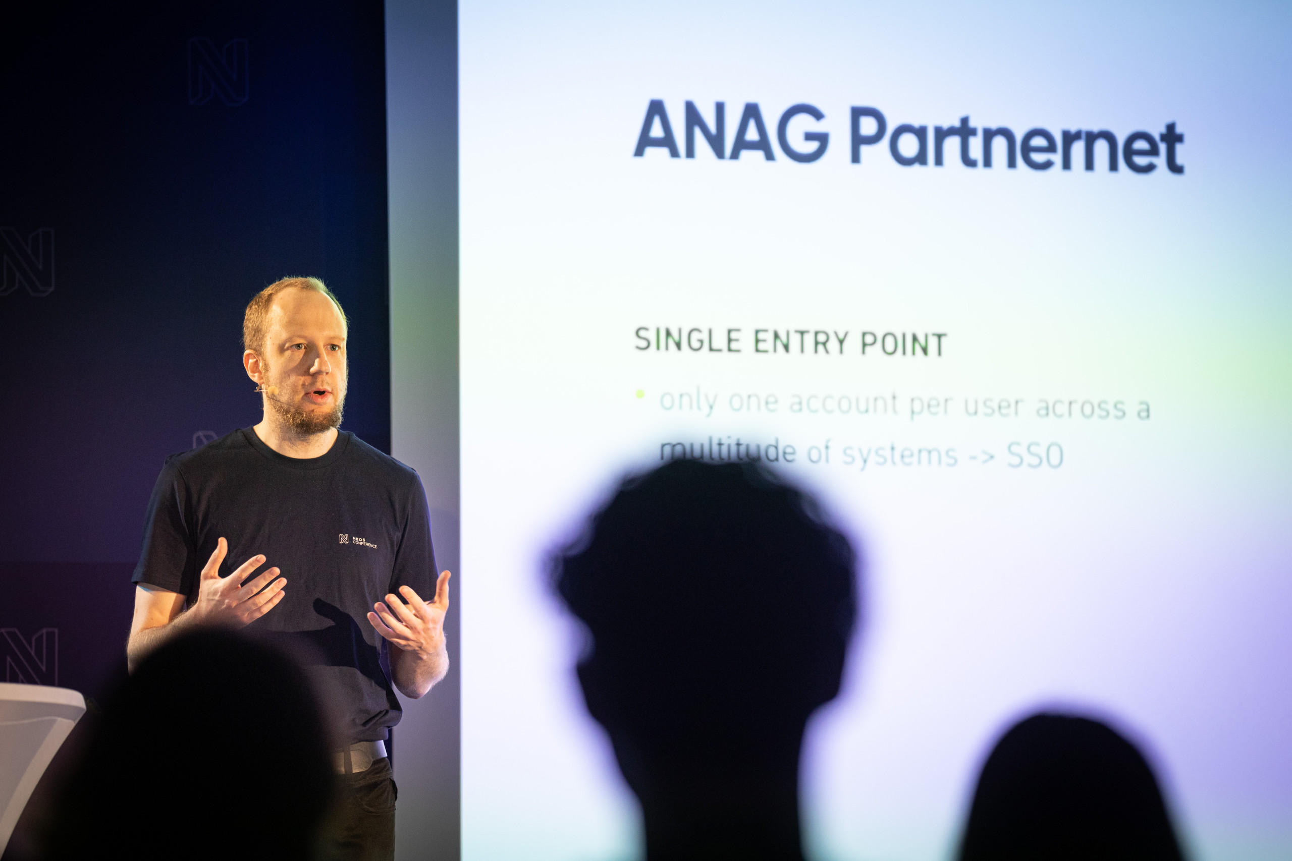 Bernhard Schmitt bei der Vorstellung des ANAG Partner Netzes
