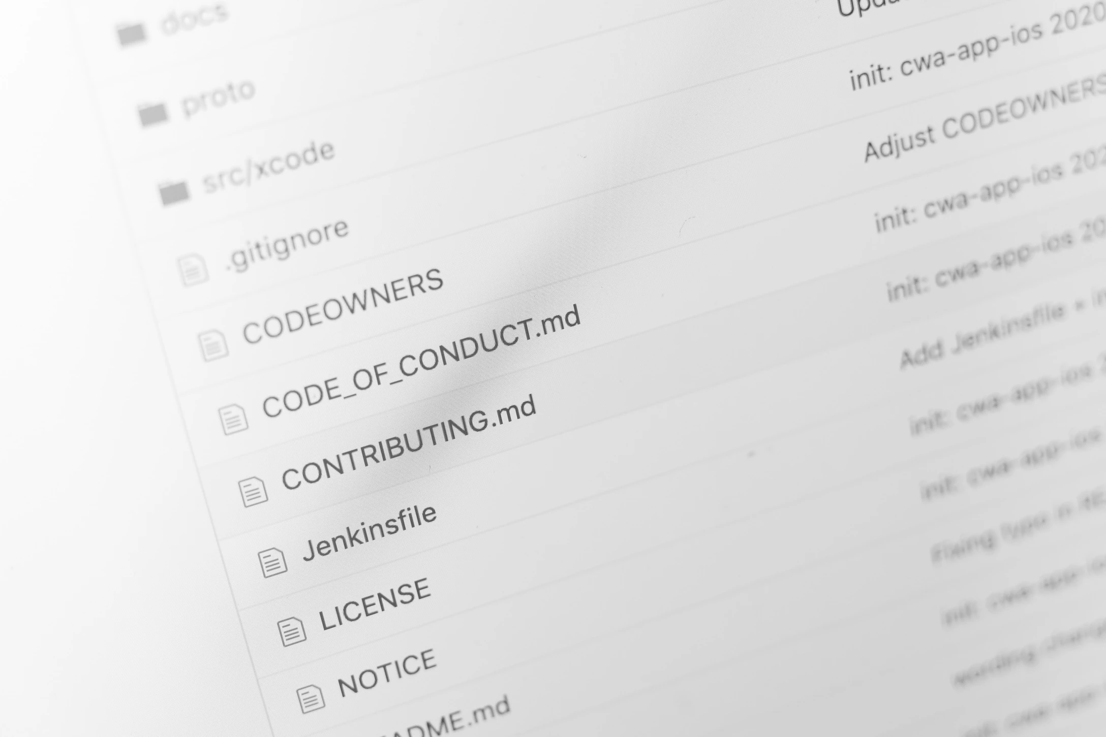 Open-Source-Verzeichnis mit Dateien wie CODEOWNERS und LICENSE