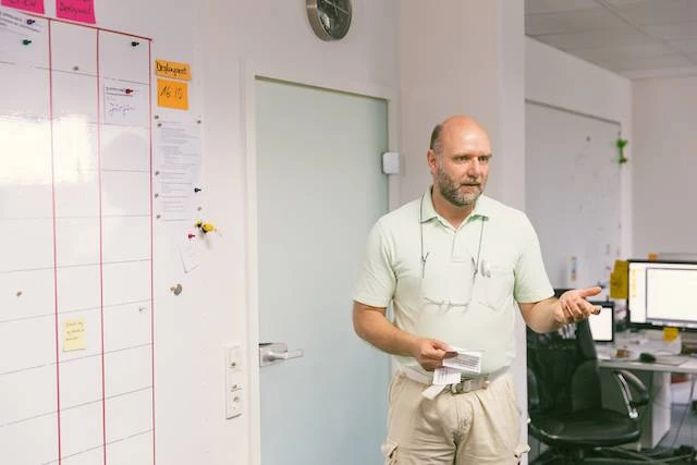 Jürgen am Whiteboard