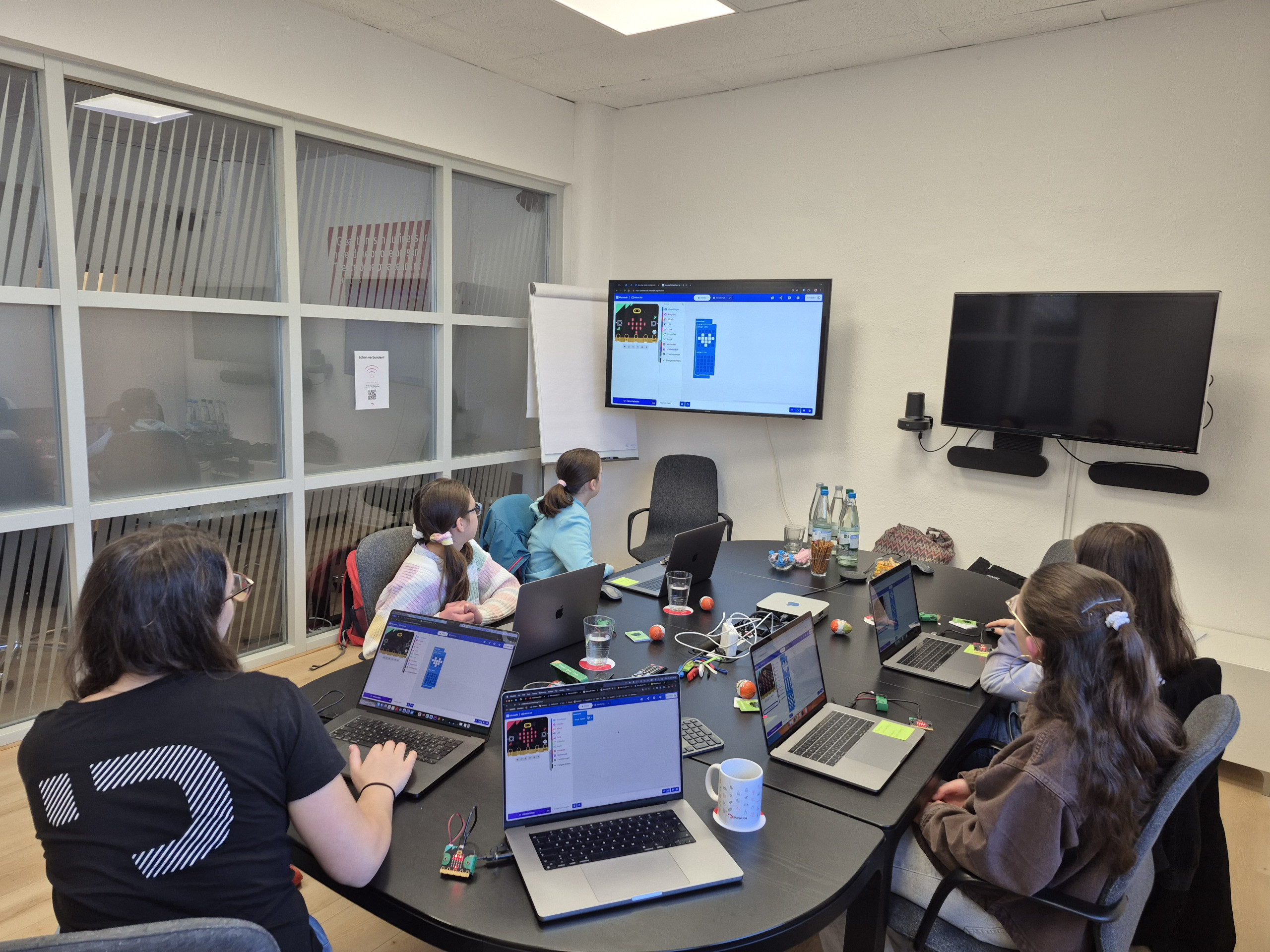 Mädchen beim Girls'Day 2026 bei der punkt.de