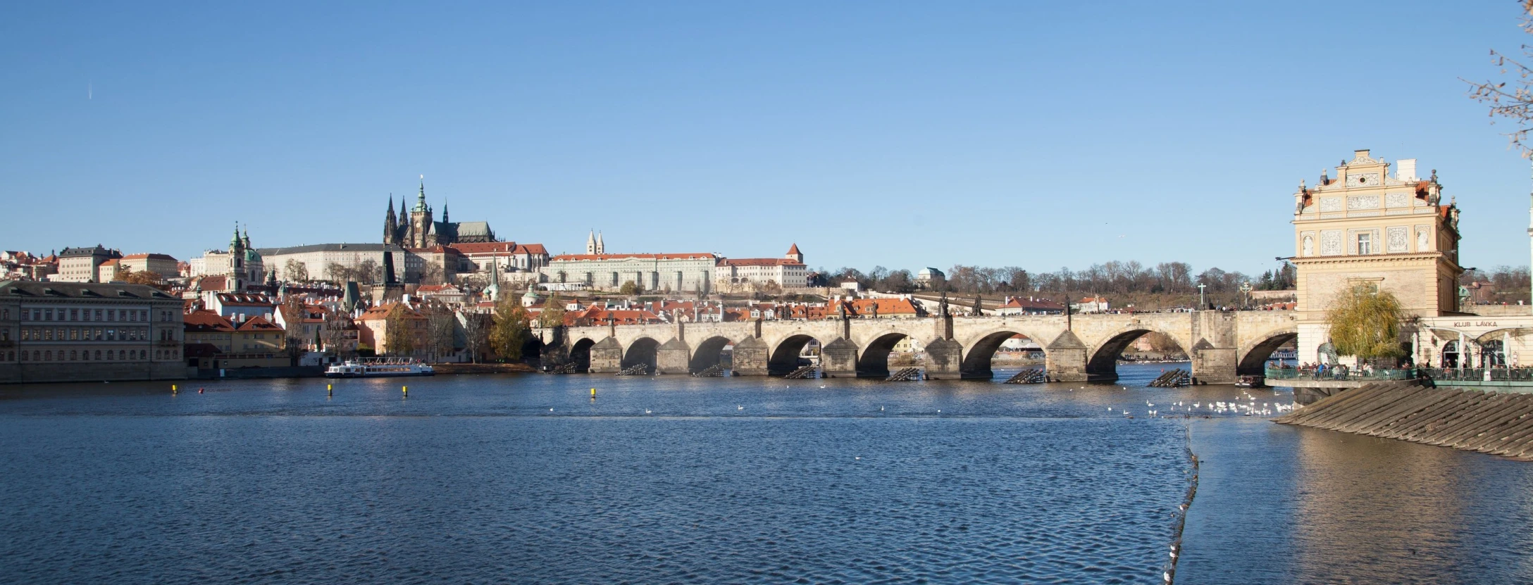 Blick auf die Karlsbrücke in Prag