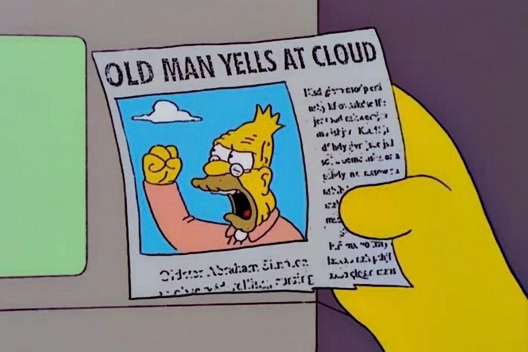 Der Zeitungsausschnitt von Abe Simpson, der wütend seine Faust erhebt, unter der wörtlichen Schlagzeile „Old Man Yells at Cloud“