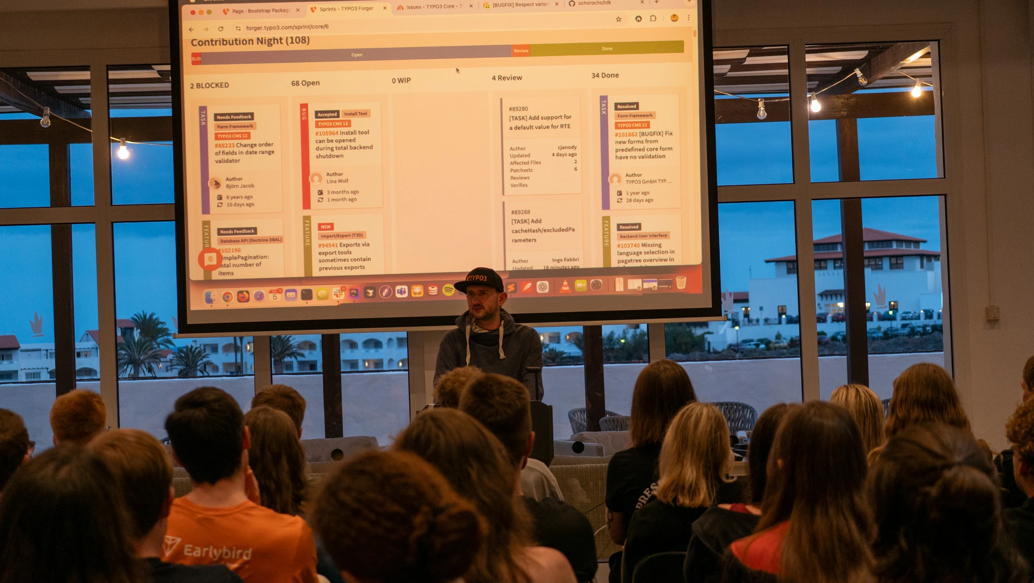 Contribution Night beim TYPO3 Surfcamp Benni Mack erklärt Core Contrbution